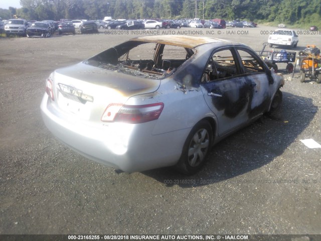 4T1BE46KX7U501048 - 2007 TOYOTA CAMRY NEW GENERAT CE/LE/XLE/SE SILVER photo 4