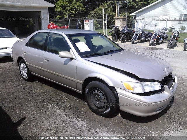 4T1BG22K3YU751995 - 2000 TOYOTA CAMRY CE/LE/XLE 金色 照片 1