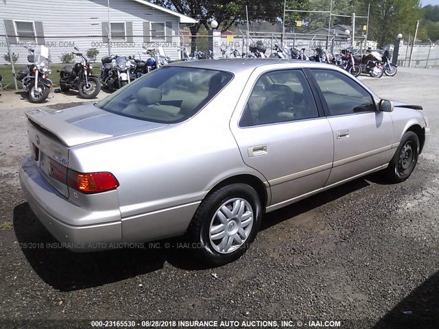 4T1BG22K3YU751995 - 2000 TOYOTA CAMRY CE/LE/XLE 金色 照片 4