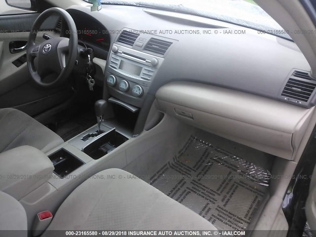 4T4BE46K69R134013 - 2009 TOYOTA CAMRY SE/LE/XLE შავი ფოტო 5