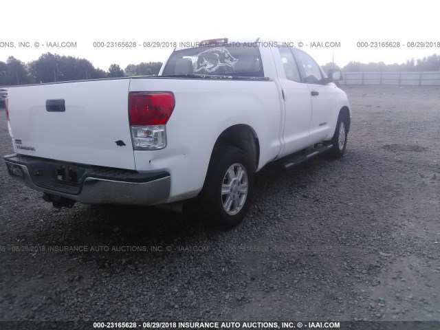 5TFRM5F17BX026923 - 2011 TOYOTA TUNDRA DOUBLE CAB SR5 WHITE photo 4