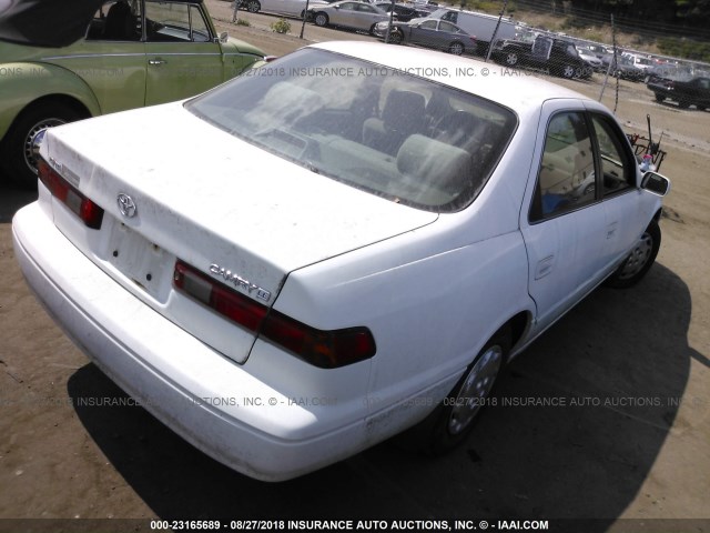 4T1BG22K3WU210586 - 1998 TOYOTA CAMRY CE/LE/XLE 白色 照片 4