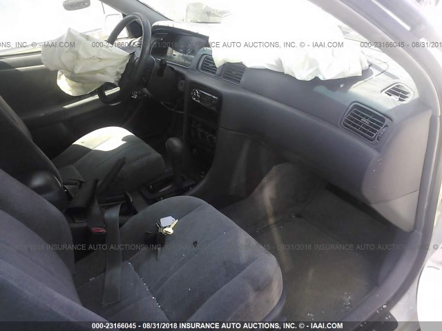 JT2BF28K1X0208206 - 1999 TOYOTA CAMRY LE/XLE WHITE photo 5