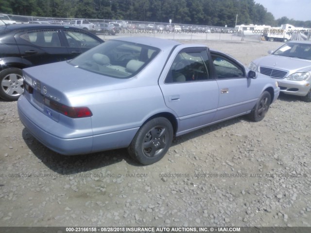 4T1BG22K1VU175755 - 1997 TOYOTA CAMRY CE/LE/XLE 浅蓝色 照片 4