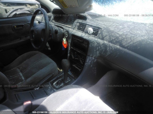 4T1BG22K1VU175755 - 1997 TOYOTA CAMRY CE/LE/XLE 浅蓝色 照片 5