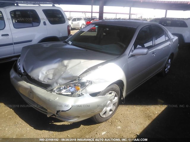 4T1BE32K42U509042 - 2002 TOYOTA CAMRY LE/XLE/SE 银色 照片 2