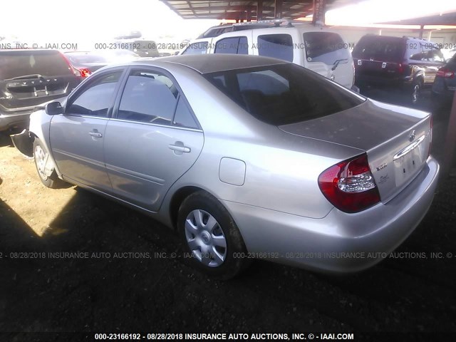 4T1BE32K42U509042 - 2002 TOYOTA CAMRY LE/XLE/SE 银色 照片 3