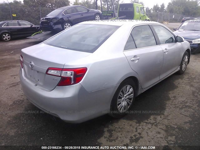 4T1BF1FKXCU118135 - 2012 TOYOTA CAMRY SE/LE/XLE 银色 照片 4