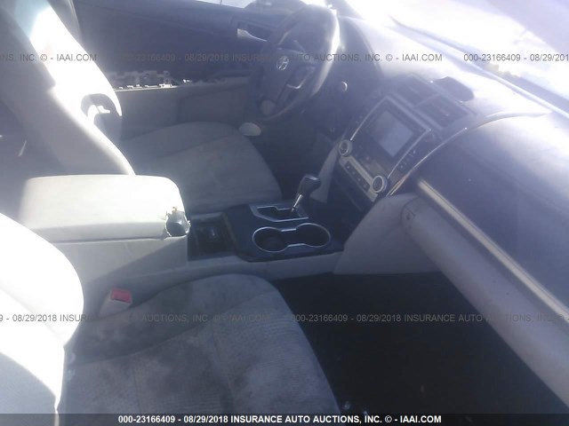 4T4BF1FK0CR247684 - 2012 TOYOTA CAMRY SE/LE/XLE SILVER photo 5