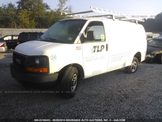 1GTHG35U571147222 - 2007 GMC SAVANA G3500 WHITE photo 2