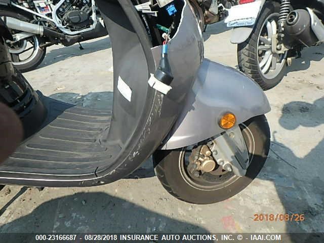 LPRSE13Y09A581633 - 2009 YAMAHA YJ125 GRAY photo 5