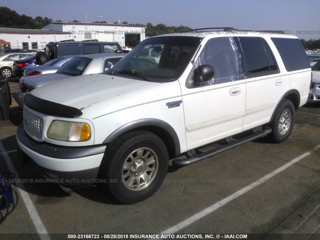 1FMRU156XYLB65946 - 2000 FORD EXPEDITION XLT WHITE photo 2