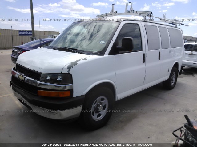 1GBFG15T361214485 - 2006 CHEVROLET EXPRESS G1500  WHITE photo 2