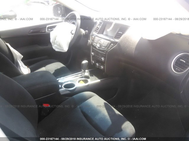 5N1AR2MN9GC637940 - 2016 NISSAN PATHFINDER S/SV/SL/PLATINUM SILVER photo 5