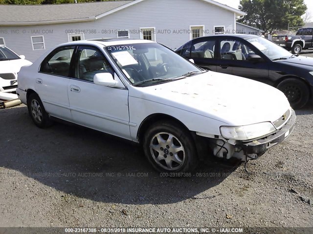 1HGCE6672TA002368 - 1996 HONDA ACCORD EX/EX-R WHITE photo 1