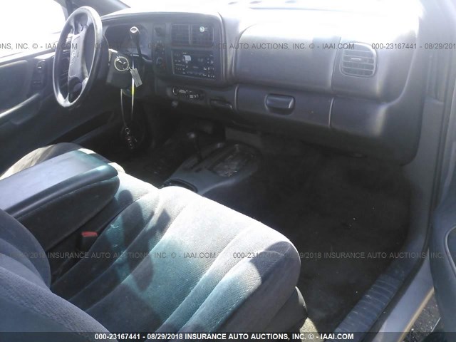 1B7GG22N0YS526272 - 2000 DODGE DAKOTA SILVER photo 5