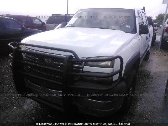 1GCHC23UX5F945420 - 2005 CHEVROLET SILVERADO C2500 HEAVY DUTY WHITE photo 2