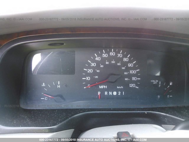 1LNFM81W4WY732170 - 1998 LINCOLN TOWN CAR EXECUTIVE SILVER photo 7