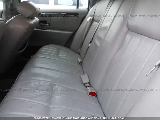 1LNFM81W4WY732170 - 1998 LINCOLN TOWN CAR EXECUTIVE SILVER photo 8