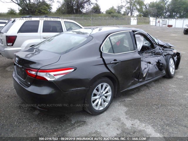 JTNB11HK5J3033637 - 2018 TOYOTA CAMRY L/LE/XLE/SE/XSE GRAY photo 4