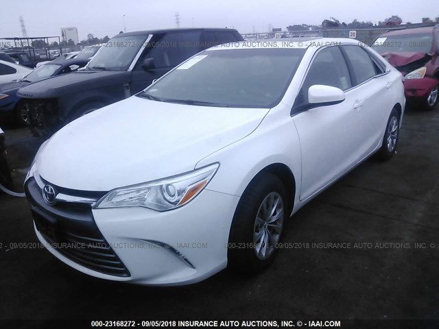 4T1BF1FK8HU357190 - 2017 TOYOTA CAMRY LE/XLE/SE/XSE 白色 照片 2