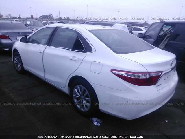 4T1BF1FK8HU357190 - 2017 TOYOTA CAMRY LE/XLE/SE/XSE 白色 照片 3