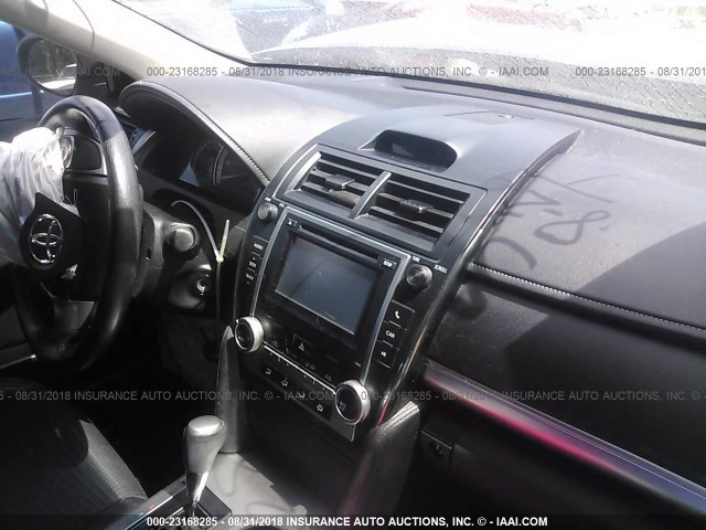 4T1BF1FK2CU183061 - 2012 TOYOTA CAMRY SE/LE/XLE შავი ფოტო 5