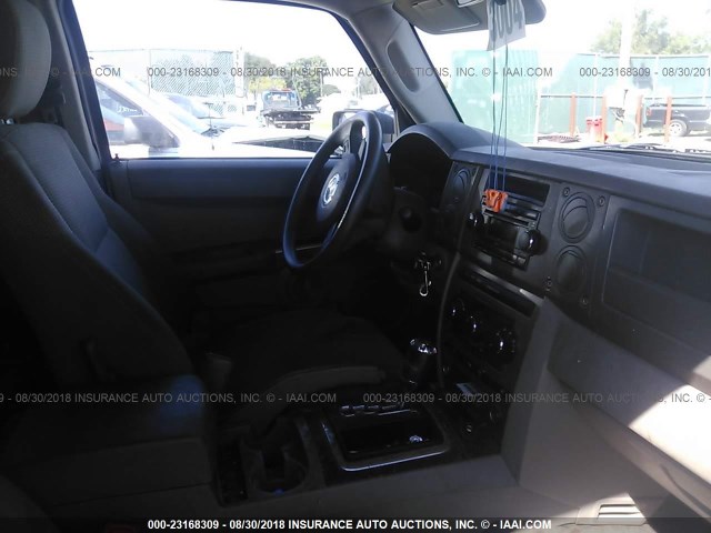 1J8HG48K97C602988 - 2007 JEEP COMMANDER SILVER photo 5