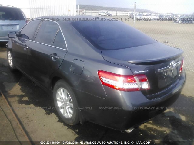 4T1BK3EK6AU107445 - 2010 TOYOTA CAMRY SE/LE/XLE GRAY photo 3