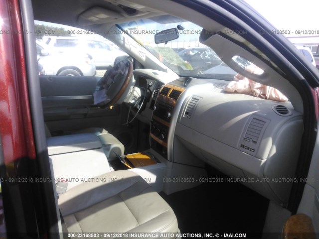 1A8HX58N18F112657 - 2008 CHRYSLER ASPEN LIMITED MAROON photo 5
