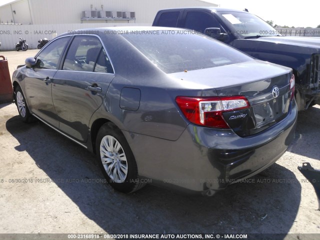 4T4BF1FK3CR214159 - 2012 TOYOTA CAMRY SE/LE/XLE ნაცრისფერი ფოტო 3
