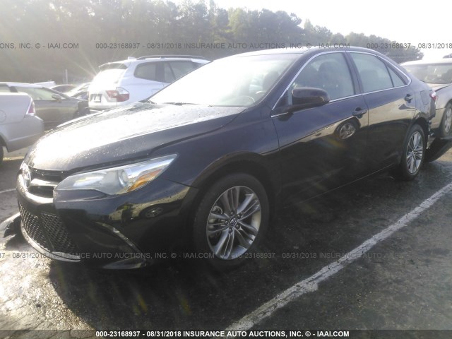 4T1BF1FK8HU656002 - 2017 TOYOTA CAMRY LE/XLE/SE/XSE 黑色 照片 2