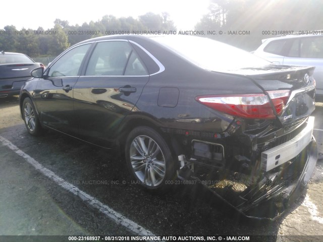 4T1BF1FK8HU656002 - 2017 TOYOTA CAMRY LE/XLE/SE/XSE 黑色 照片 3