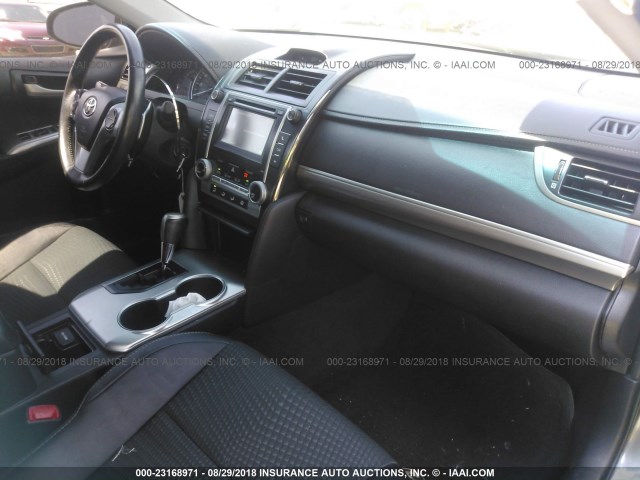 4T1BF1FK9DU284793 - 2013 TOYOTA CAMRY L/SE/LE/XLE შავი ფოტო 5