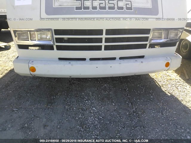 1GBJP37W2H3326408 - 1987 CHEVROLET P30 Marrón foto 6