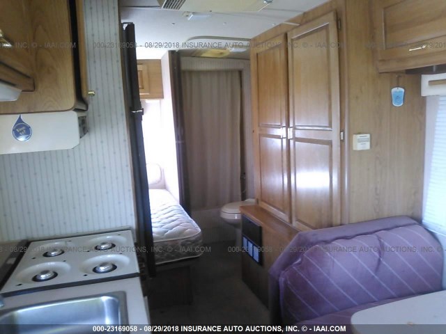 1GBJP37W2H3326408 - 1987 CHEVROLET P30 Marrón foto 8