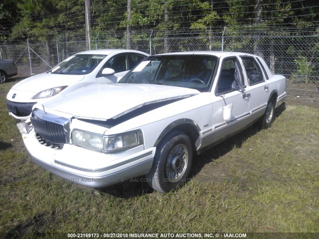 1LNLM81W8VY654557 - 1997 LINCOLN TOWN CAR EXECUTIVE WHITE photo 2