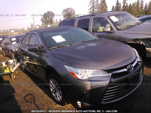 4T4BF1FK8GR573898 - 2016 TOYOTA CAMRY LE/XLE/SE/XSE 灰色 照片 1