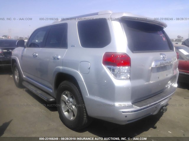 JTEZU5JR2B5026008 - 2011 TOYOTA 4RUNNER SR5/LIMITED SILVER photo 3