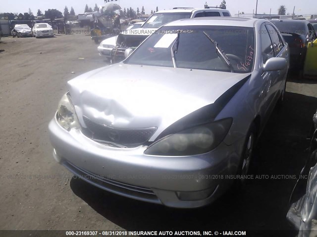 4T1BE32K35U572122 - 2005 TOYOTA CAMRY LE/XLE/SE 银色 照片 2