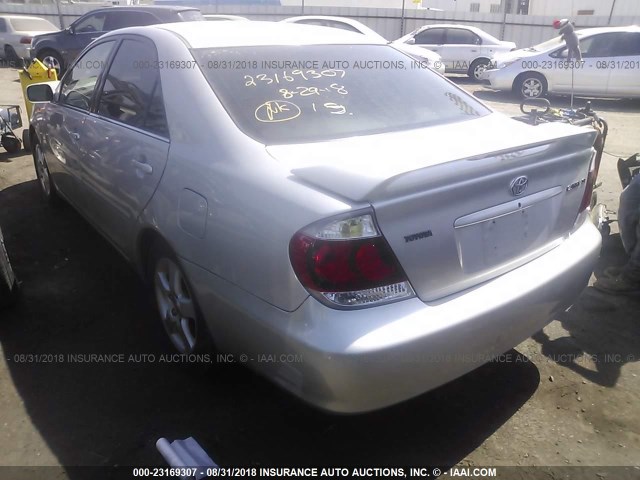 4T1BE32K35U572122 - 2005 TOYOTA CAMRY LE/XLE/SE 银色 照片 3