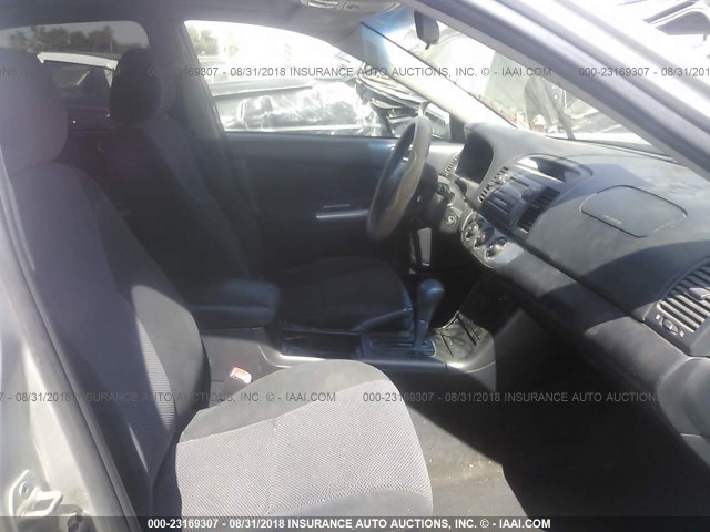 4T1BE32K35U572122 - 2005 TOYOTA CAMRY LE/XLE/SE 银色 照片 5