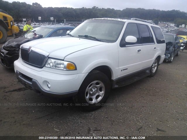 5LMFU28A3YLJ38934 - 2000 LINCOLN NAVIGATOR WHITE photo 2
