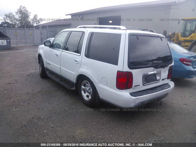 5LMFU28A3YLJ38934 - 2000 LINCOLN NAVIGATOR WHITE photo 3