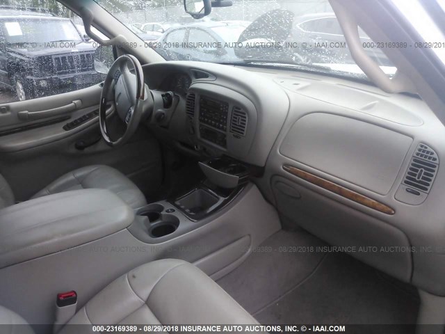 5LMFU28A3YLJ38934 - 2000 LINCOLN NAVIGATOR WHITE photo 5