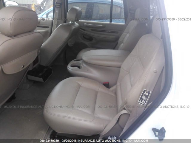 5LMFU28A3YLJ38934 - 2000 LINCOLN NAVIGATOR WHITE photo 8