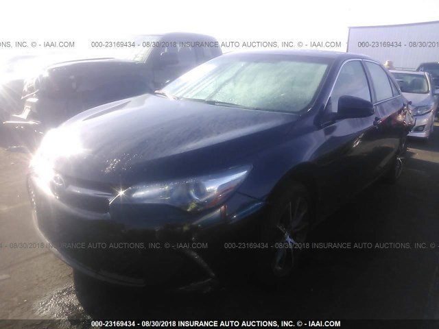 4T1BF1FK4HU384466 - 2017 TOYOTA CAMRY LE/XLE/SE/XSE BLACK photo 2