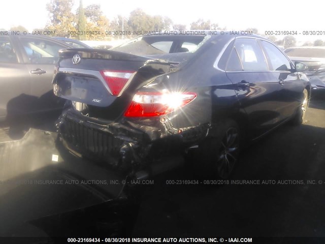 4T1BF1FK4HU384466 - 2017 TOYOTA CAMRY LE/XLE/SE/XSE BLACK photo 4