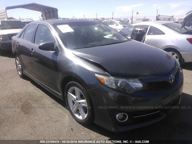 4T1BF1FKXEU336952 - 2014 TOYOTA CAMRY L/SE/LE/XLE Gümüş foto 1