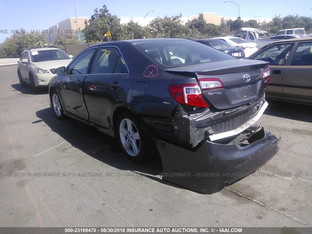 4T1BF1FKXEU336952 - 2014 TOYOTA CAMRY L/SE/LE/XLE Gümüş foto 3